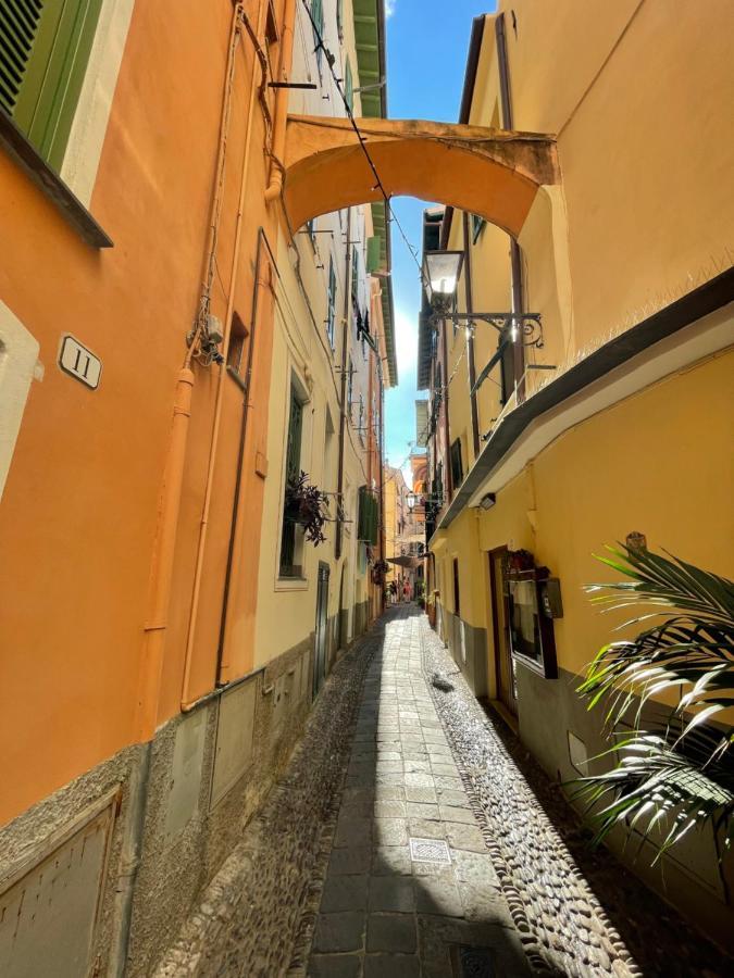 Vialunga Apartment In The Old Town Bordighera Bagian luar foto