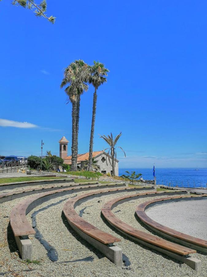 Vialunga Apartment In The Old Town Bordighera Bagian luar foto