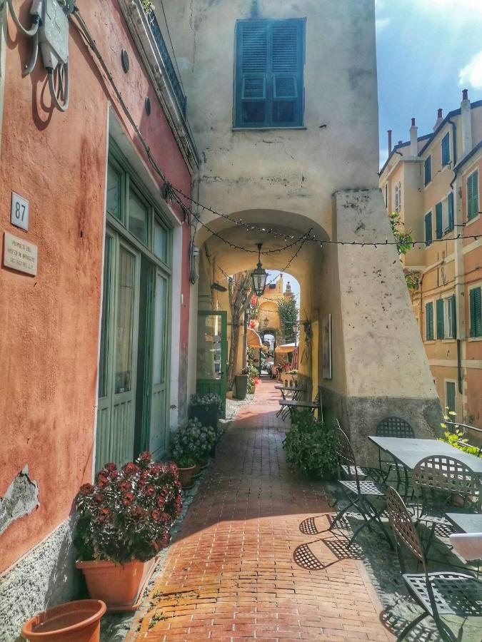 Vialunga Apartment In The Old Town Bordighera Bagian luar foto